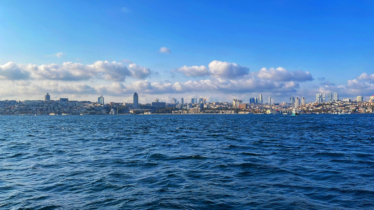 Istanbul Bosphorus skyline — Turkish residence permit renewal guide